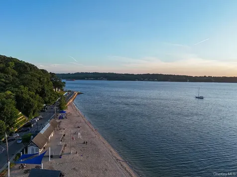 61 The Boulevard Sea Cliff NY 11579