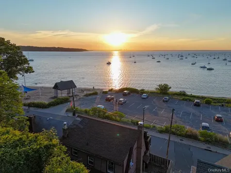 61 The Boulevard Sea Cliff NY 11579