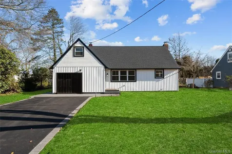 22 Guilette Place Amityville NY 11701