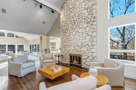 301 Oakley Court Mill Neck NY 11765