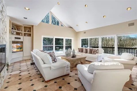 301 Oakley Court Mill Neck NY 11765