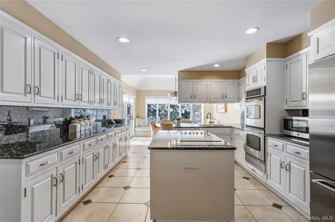 301 Oakley Court Mill Neck NY 11765