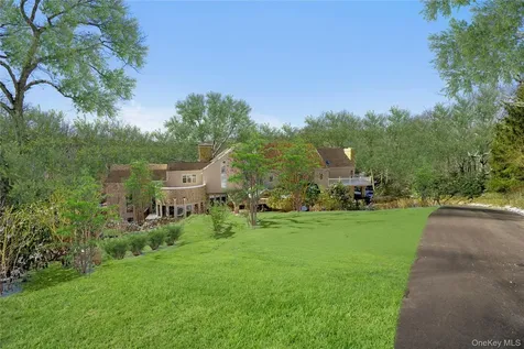 301 Oakley Court Mill Neck NY 11765