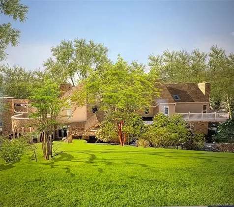 301 Oakley Court Mill Neck NY 11765