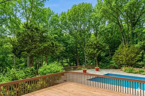 301 Oakley Court Mill Neck NY 11765