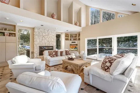 301 Oakley Court Mill Neck NY 11765