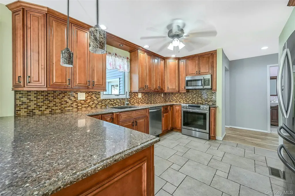 61 Eileen Circle Jamesport NY 11947