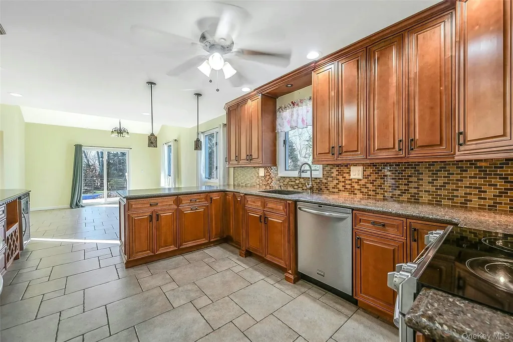 61 Eileen Circle Jamesport NY 11947