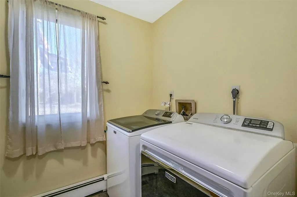 61 Eileen Circle Jamesport NY 11947