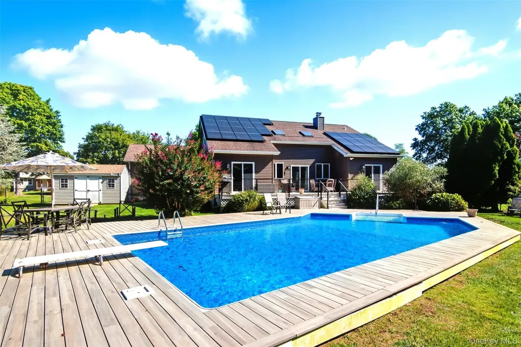 61 Eileen Circle Jamesport NY 11947
