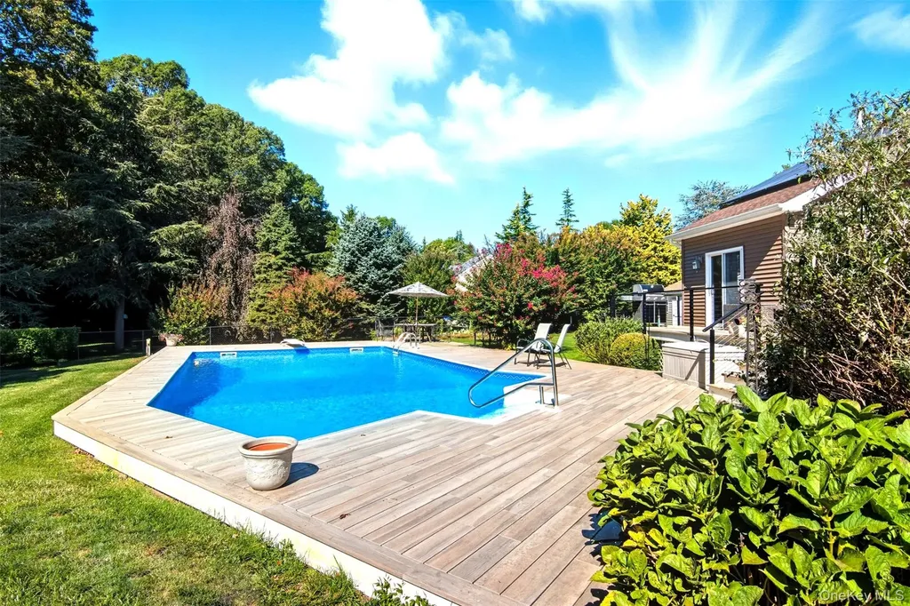 61 Eileen Circle Jamesport NY 11947