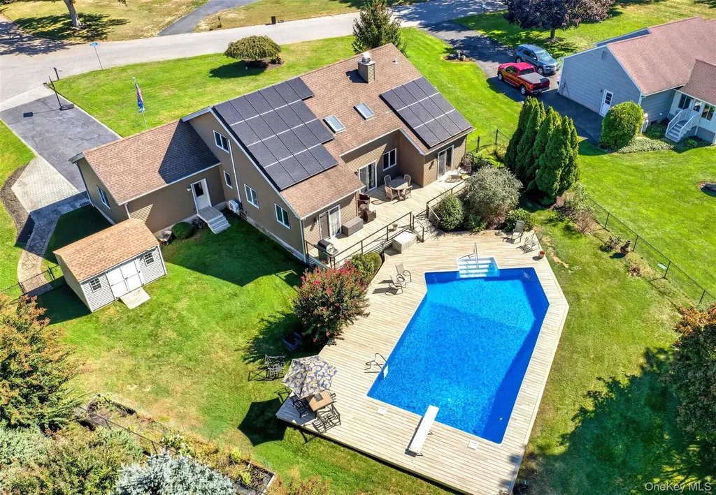 61 Eileen Circle Jamesport NY 11947