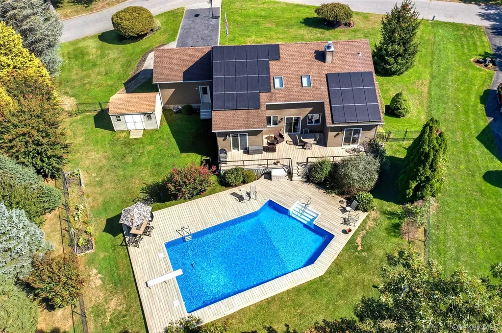 61 Eileen Circle Jamesport NY 11947