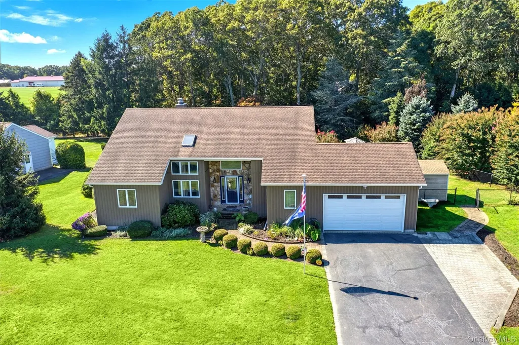 61 Eileen Circle Jamesport NY 11947