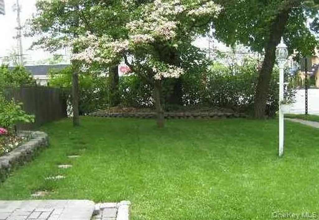 2 Aster Drive New Hyde Park NY 11040