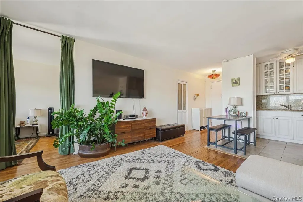 855 E Broadway Long Beach NY 11561