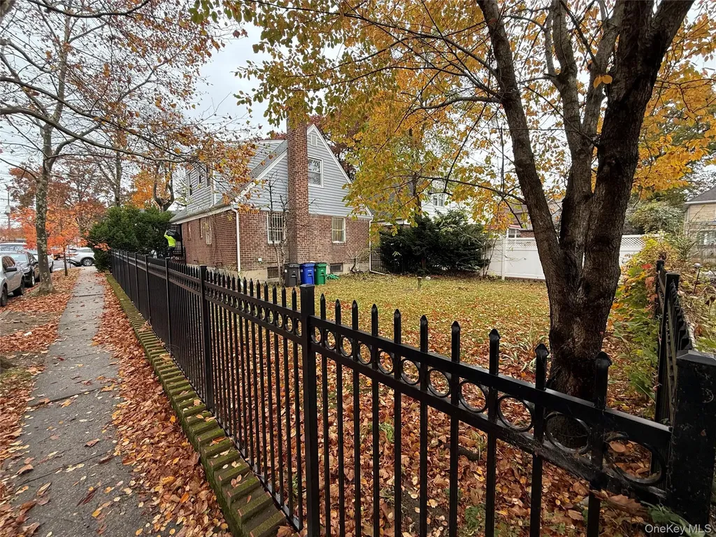 16604 67th Avenue Fresh Meadows NY 11365