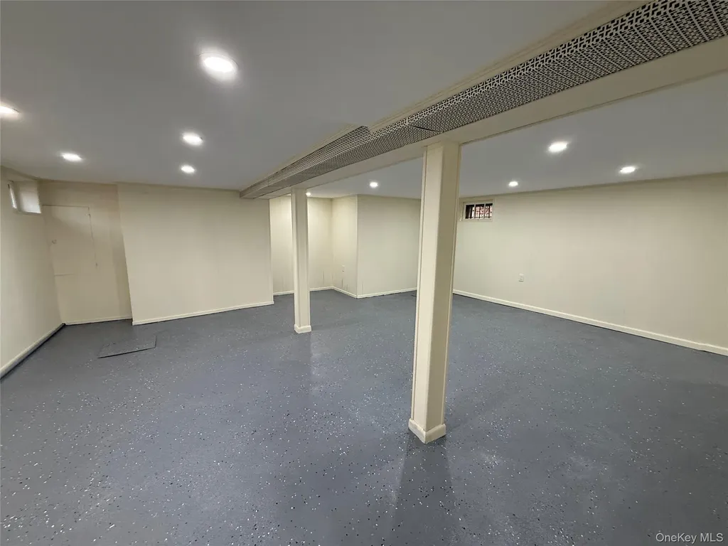 16604 67th Avenue Fresh Meadows NY 11365