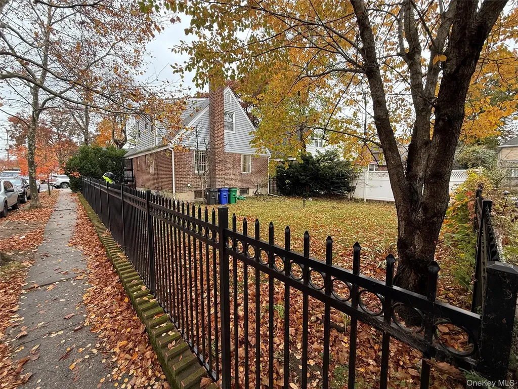 16604 67th Avenue Fresh Meadows NY 11365