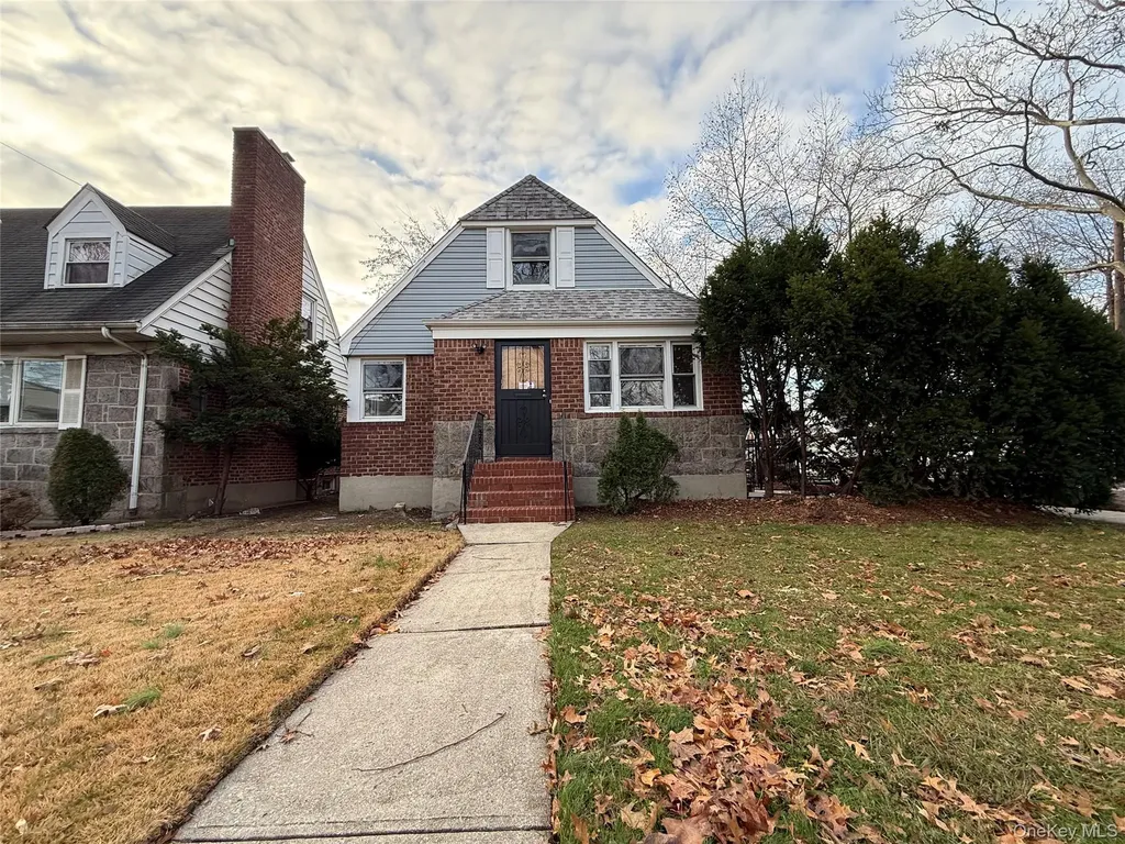 16604 67th Avenue Fresh Meadows NY 11365