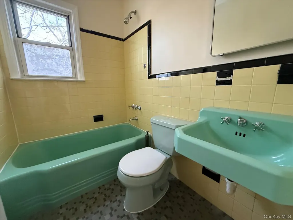 16604 67th Avenue Fresh Meadows NY 11365
