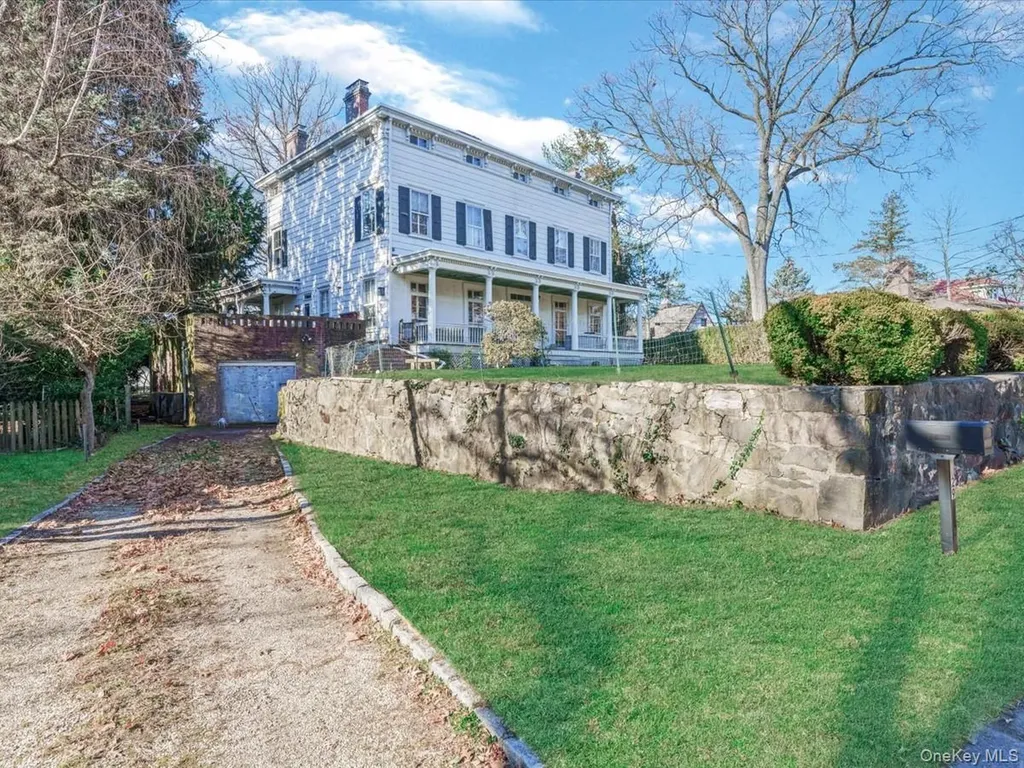 29 Center Drive Douglaston NY 11363