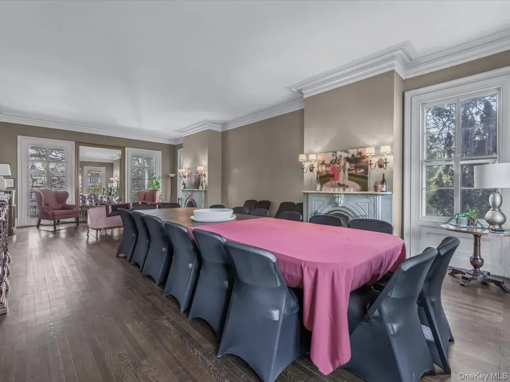 29 Center Drive Douglaston NY 11363