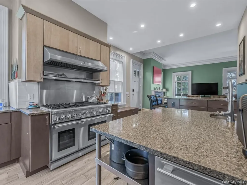 29 Center Drive Douglaston NY 11363
