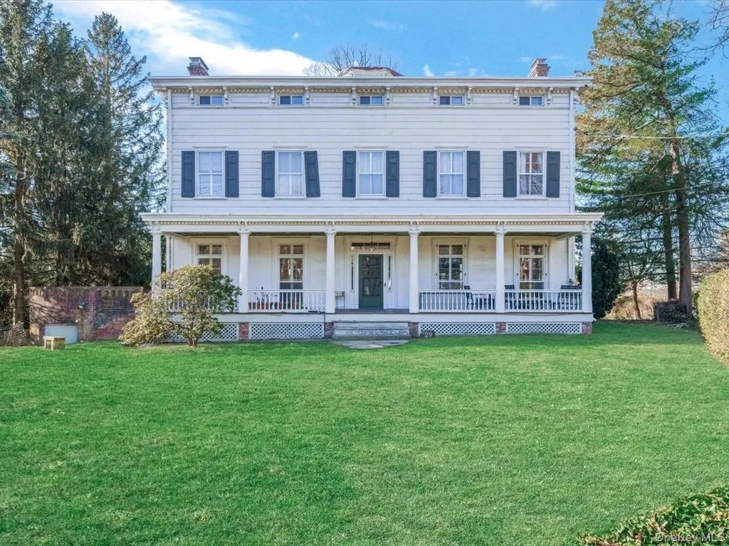 29 Center Drive Douglaston NY 11363