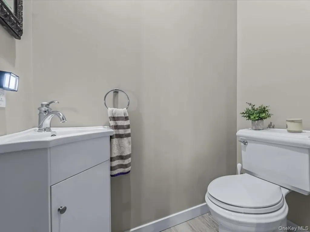 29 Center Drive Douglaston NY 11363