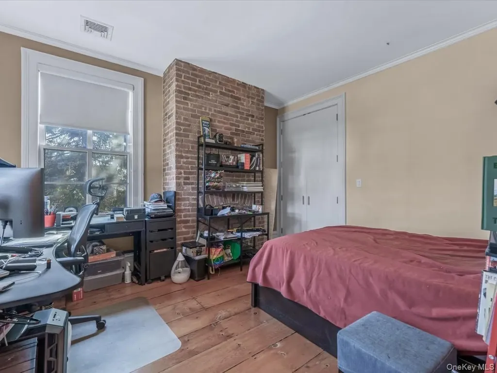 29 Center Drive Douglaston NY 11363