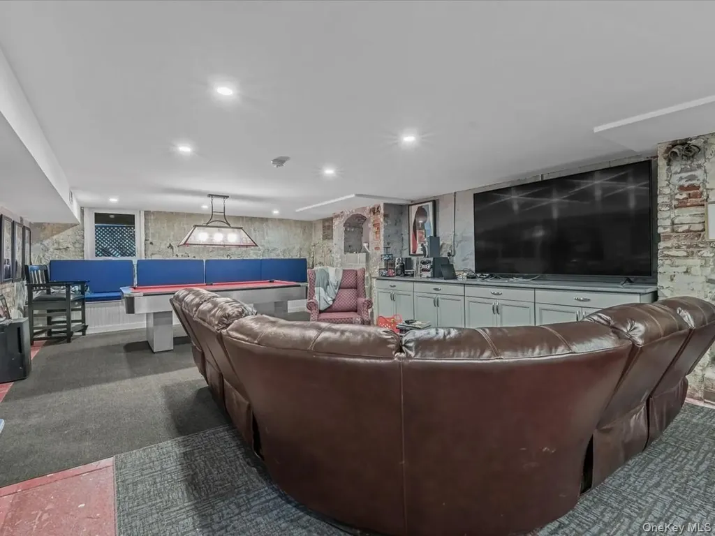 29 Center Drive Douglaston NY 11363