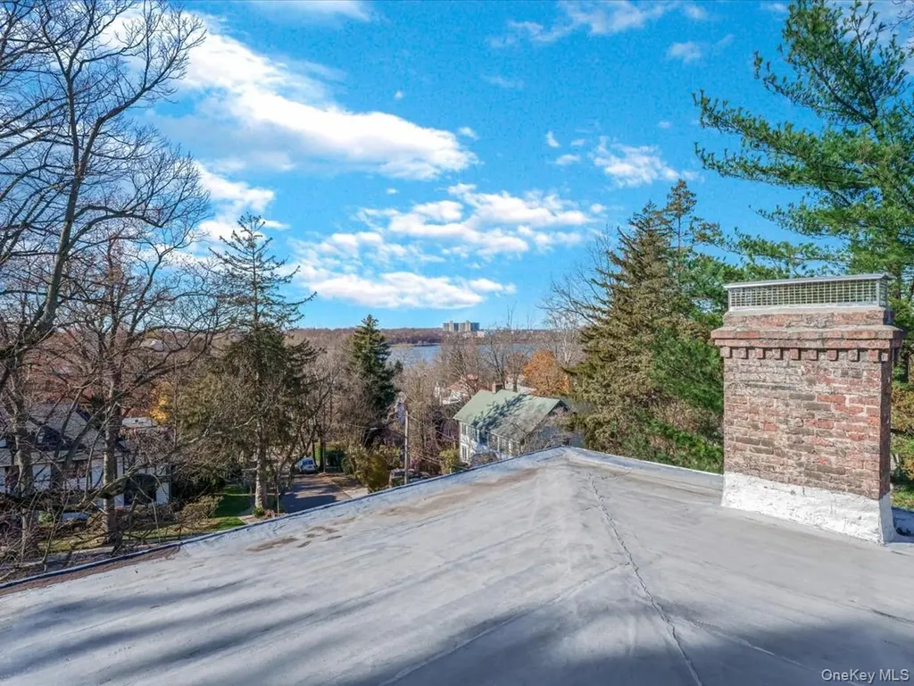 29 Center Drive Douglaston NY 11363