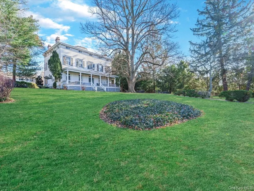 29 Center Drive Douglaston NY 11363