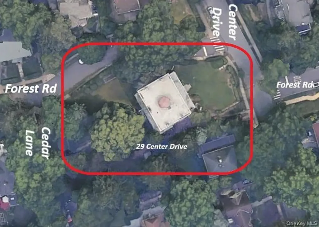 29 Center Drive Douglaston NY 11363