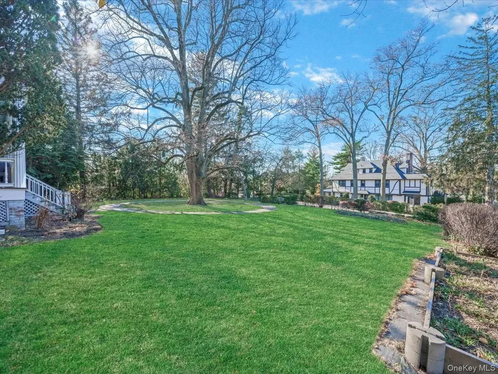 29 Center Drive Douglaston NY 11363