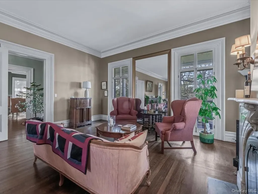29 Center Drive Douglaston NY 11363