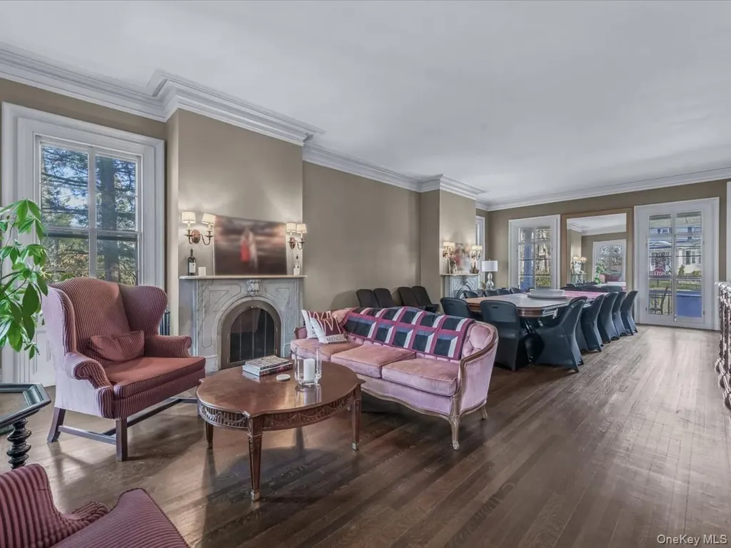 29 Center Drive Douglaston NY 11363