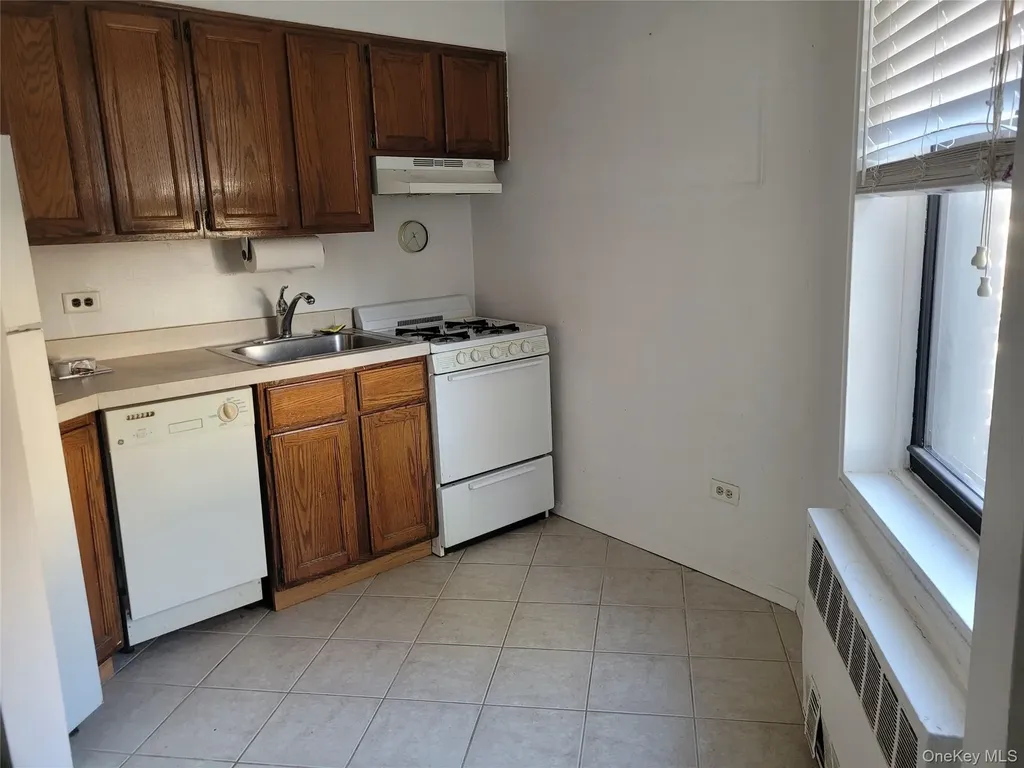 43-25 Douglaston Parkway Douglaston NY 11363
