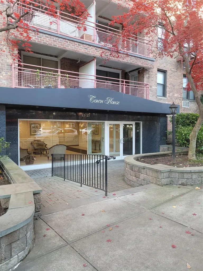43-25 Douglaston Parkway Douglaston NY 11363