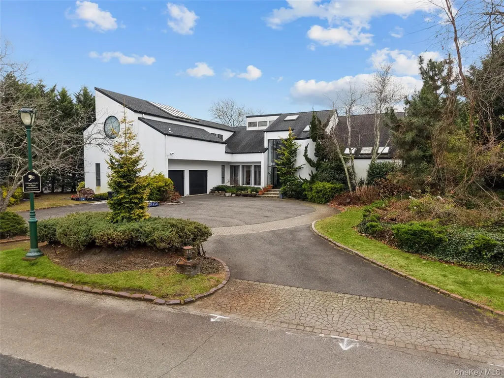 1010 Seawane Drive Hewlett Harbor NY 11557