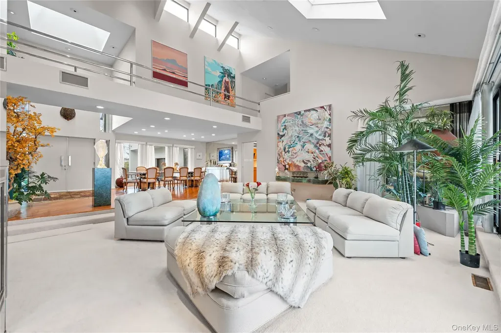 1010 Seawane Drive Hewlett Harbor NY 11557