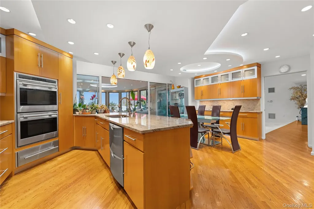 1010 Seawane Drive Hewlett Harbor NY 11557
