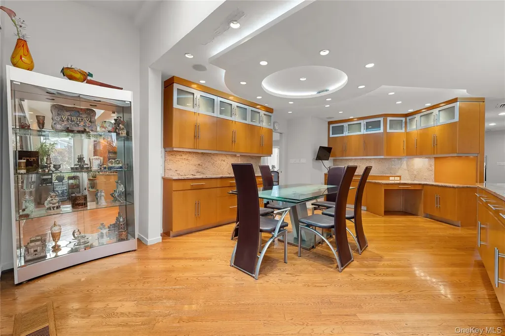 1010 Seawane Drive Hewlett Harbor NY 11557