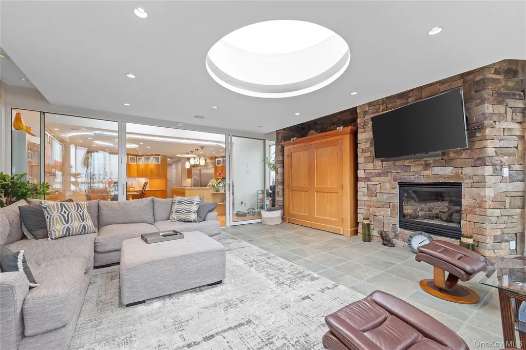 1010 Seawane Drive Hewlett Harbor NY 11557