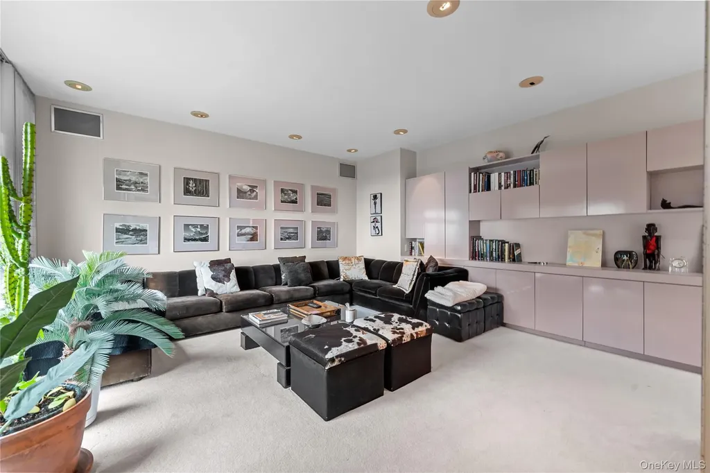 1010 Seawane Drive Hewlett Harbor NY 11557