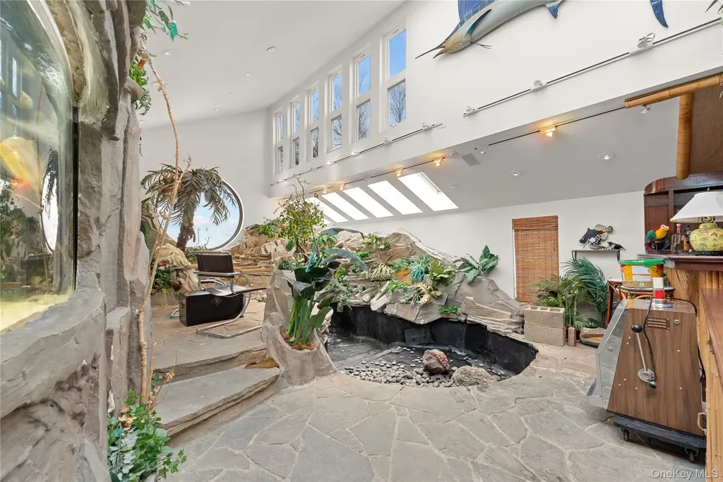 1010 Seawane Drive Hewlett Harbor NY 11557