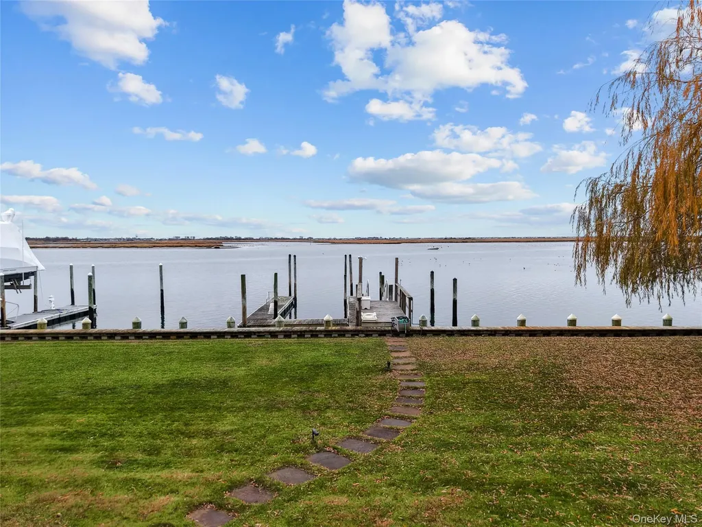 1010 Seawane Drive Hewlett Harbor NY 11557