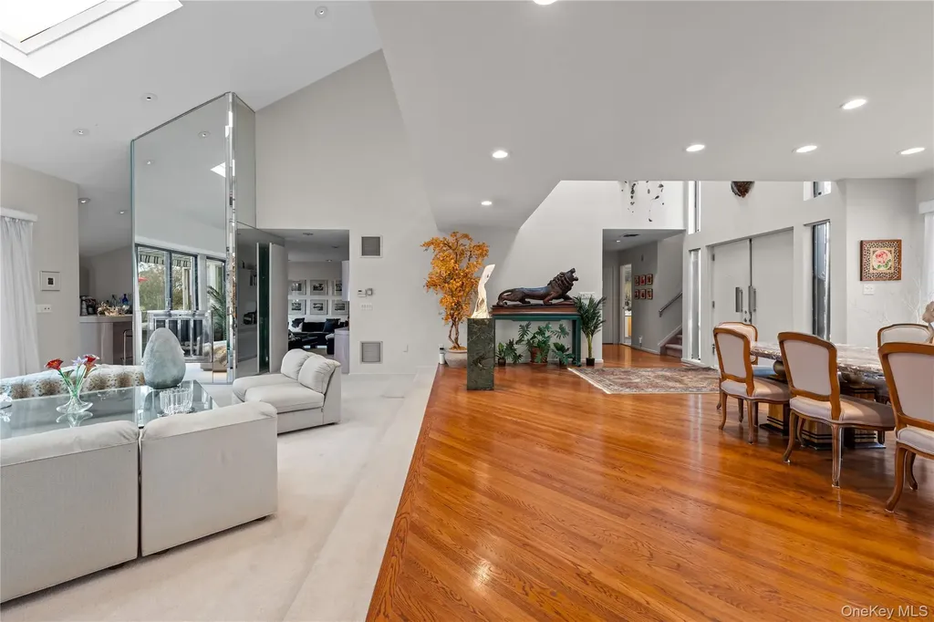 1010 Seawane Drive Hewlett Harbor NY 11557
