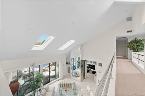 1010 Seawane Drive Hewlett Harbor NY 11557